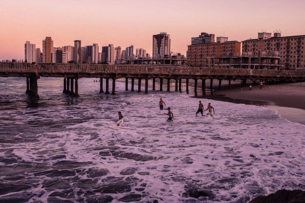 Os muros têm cor preta mulheres da imagem encontros de agosto 2017 1
