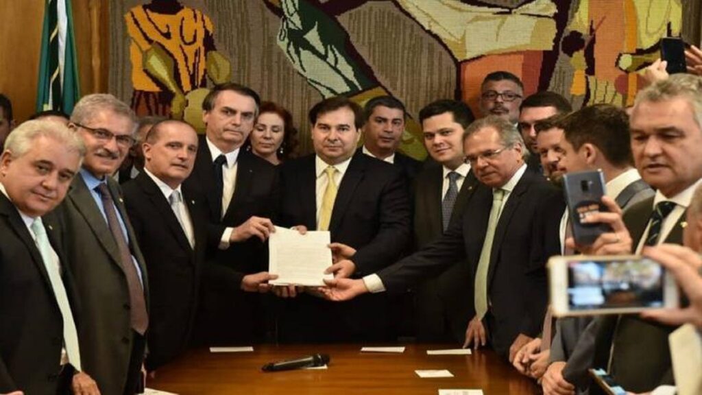 O futuro preto em mãos brancas 28c227d0 9c9f 48c5 8f04 f5623b7754f4