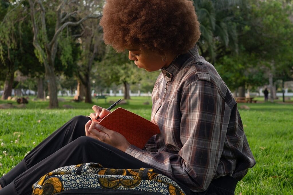 Cursos online promovem história e cultura africanas a partir de Angela Davis, Malcolm X, Abdias e muito mais cursos promovem historia e cultura africanas a partir de angela davis malcolm x abdias 2