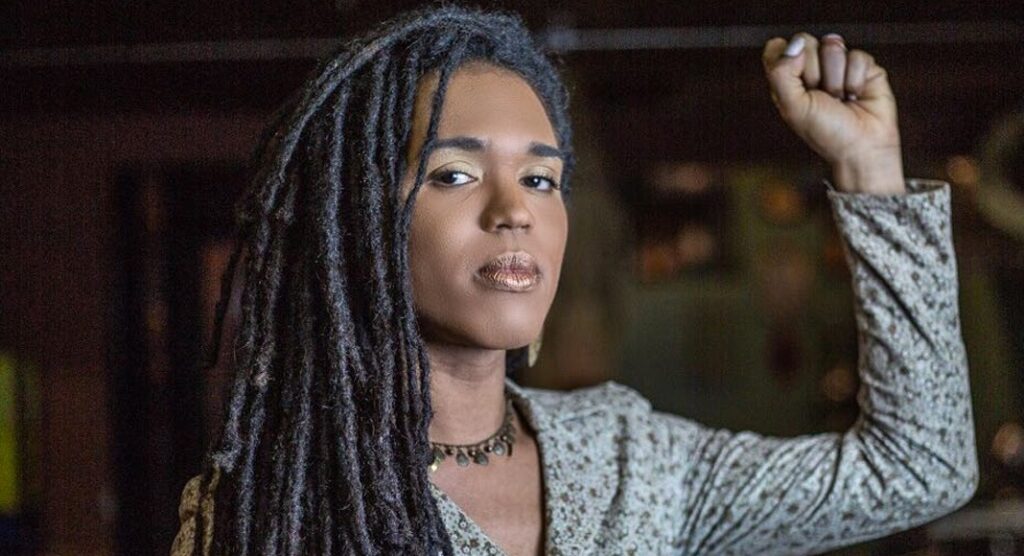 Negra e trans, Erica Malunguinho reivindica retirada de estátuas escravocratas das ruas de SP Negra e trans Deputada Erica Malunguinho reivindica retirada de estátuas de escravocratas das ruas de SP