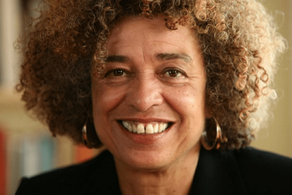 Angela Davis tem trajetória transformada em revista em quadrinhos A filósofa e ativista Angela Davis