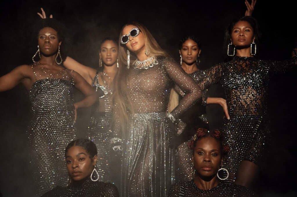 Black is King inspira curso feminista em Harvard black is king beyonce looks abre