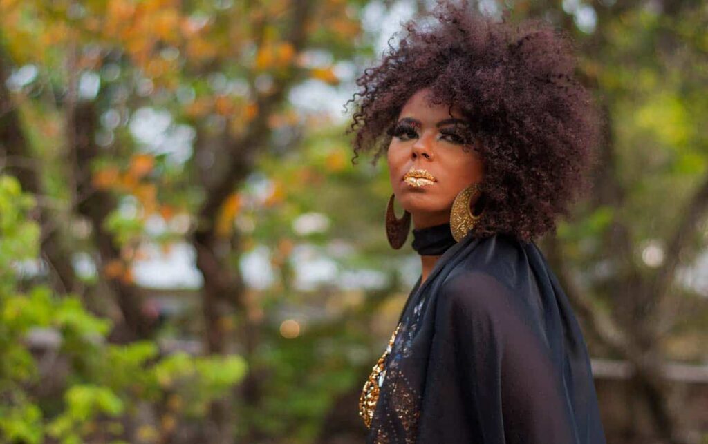 Doralyce fala sobre feminismo negro no MINIDocs doralyce divulgacao